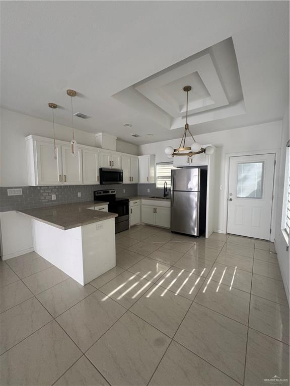 Building Photo - 11 W Woodson Dr