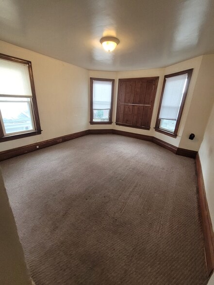 Building Photo - 225 Pleasant St