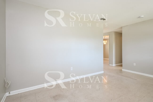 Building Photo - The living is easy in this 3 bedroom, 1 bathroom home