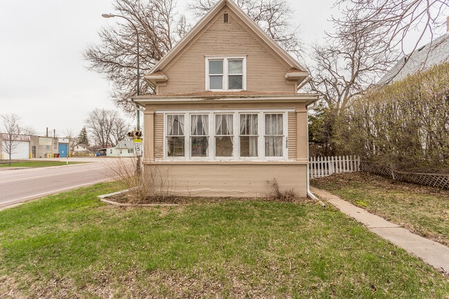 Primary Photo - 1420 W 10th St