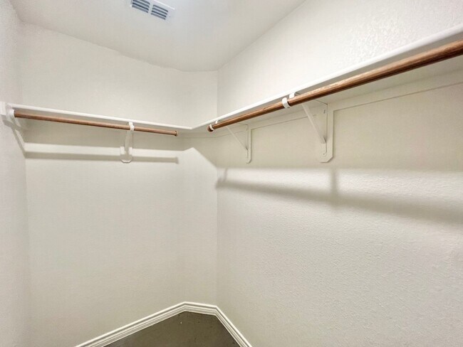 Building Photo - New Build Duplex 3 Bed 2 Bath