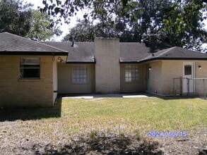 Building Photo - 5850 Paisley St