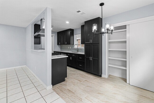 Building Photo - 9002 Bunny Run Dr