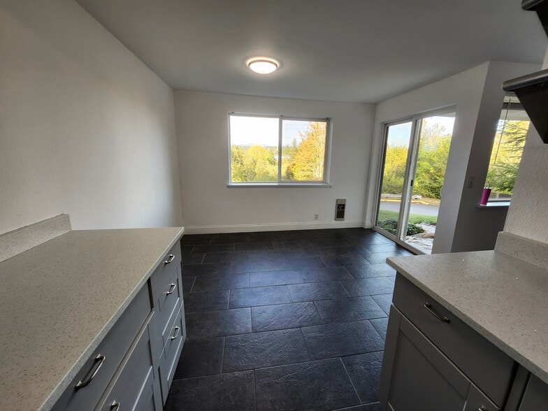 Building Photo - 20183 Vikings Crest Loop NE