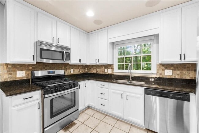 Building Photo - 5667 Colton Dr NE