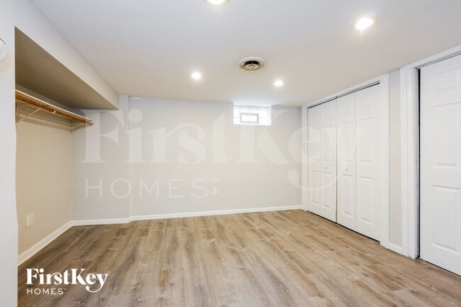 Building Photo - 18523 Oak Ave