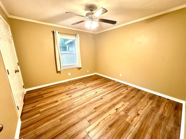 Building Photo - **Application Received ** Available Now! Charming 4-Bedroom Home with Modern Kitchen & Spacious B...