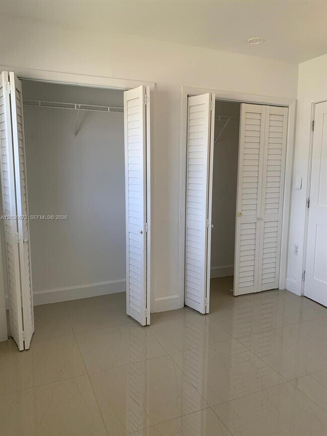 Building Photo - 2025 SW 84th Ct