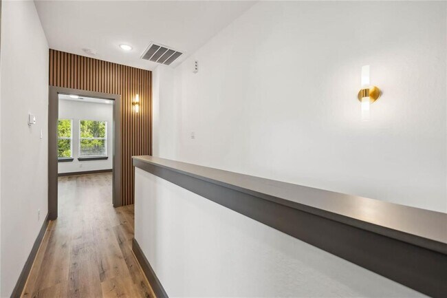Building Photo - 5620 Shreveport Blvd