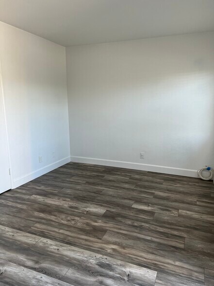 Building Photo - 429 W Ramona Dr