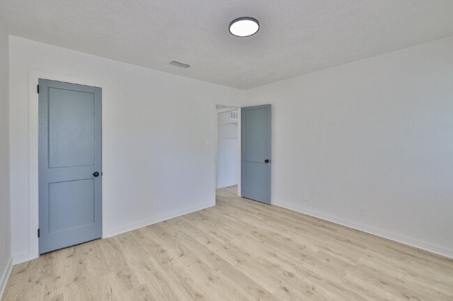 Building Photo - 867 53rd Terrace N