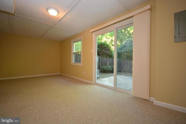 Building Photo - 3151 Ellenwood Dr
