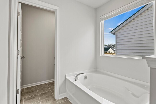 Building Photo - 3 Bedroom, 2.5 Bathroom Home in Summers Corner - Summerville