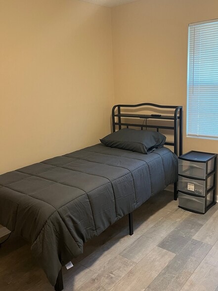 Building Photo - 1016 Flamingo Dr