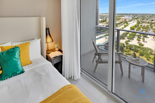 Building Photo - 4010 S Ocean Dr