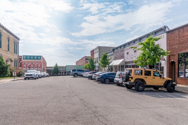 Building Photo - 305 Connell St