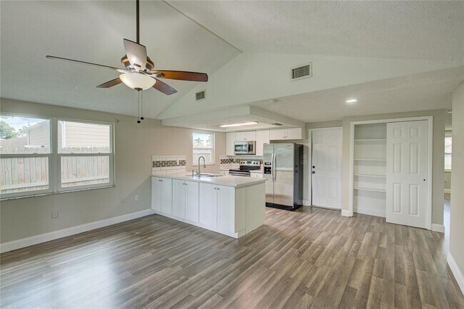 Building Photo - 8906 Pandora Ln
