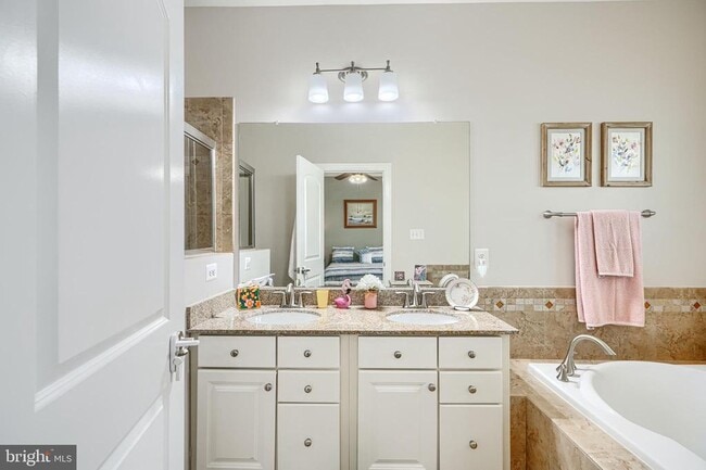 Building Photo - 432 Grand St