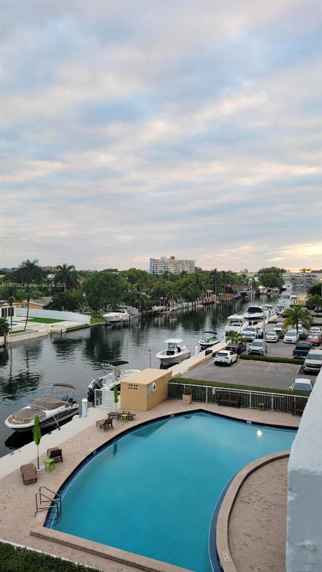 Building Photo - 2020 NE 135th St