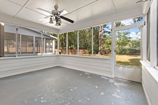 Building Photo - 3 BR, 2.5 BA, 2 Car Garage -- Charleston N...