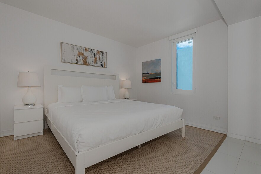 Building Photo - 2301 Collins Ave