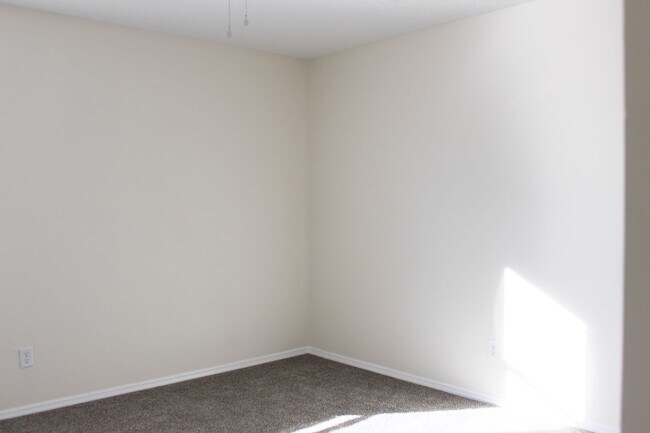 Building Photo - 1840 Woodland Ave