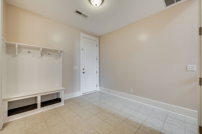 Building Photo - Gorgeous 4 bedroom 3.5 bath home in Riverwalk of Rock Hill!