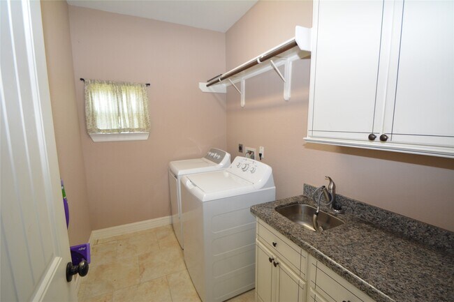 Building Photo - 6510 Durango Dr