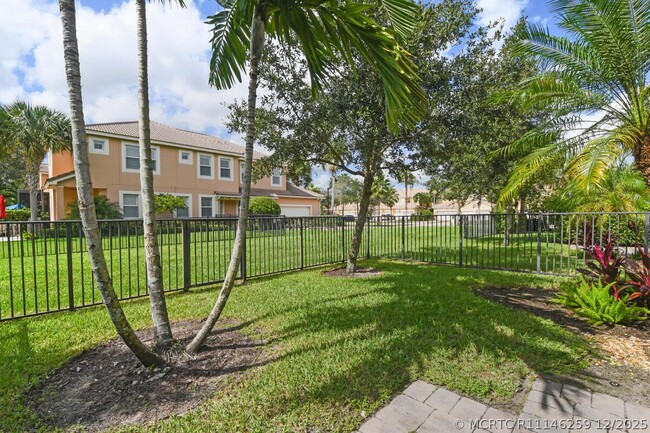 Building Photo - 4644 Cadiz Cir