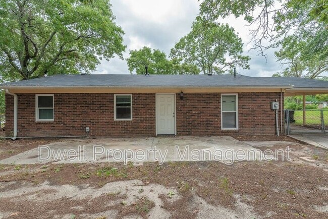 Building Photo - 3633 Madrid Dr N