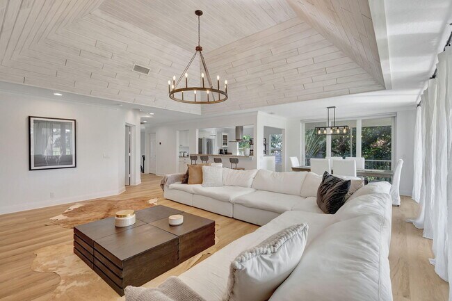 Building Photo - 11839 Pebblewood Dr