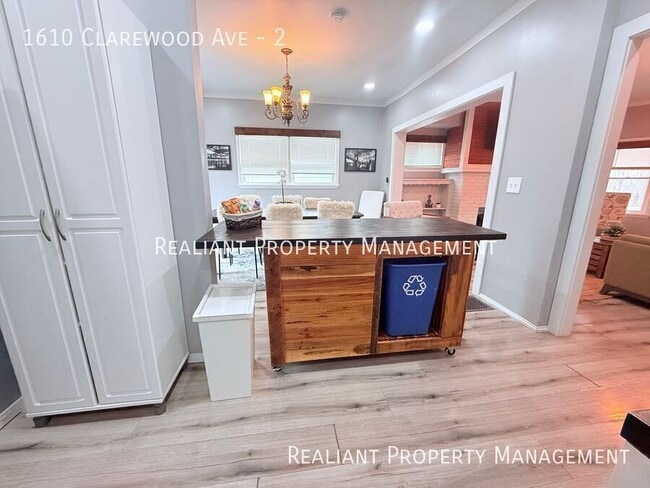 Building Photo - 1610 Clarewood Ave