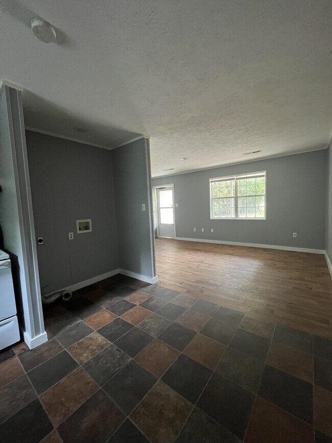 Building Photo - 497 E Cooper St