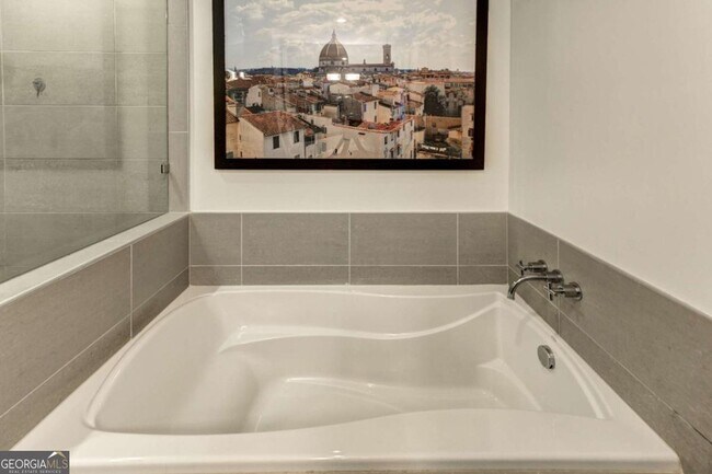 Building Photo - 1820 Peachtree St NW