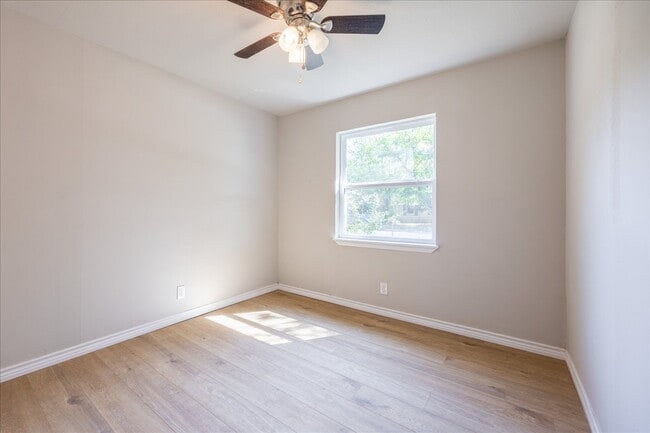 Building Photo - 103 Hillcrest Dr