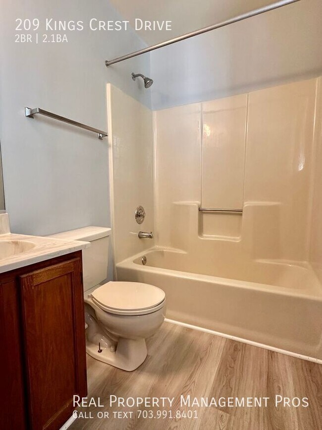 Building Photo - 209 Kings Crest Dr