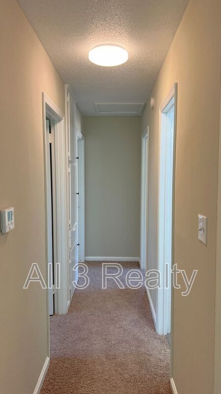 Building Photo - 418 Stroll Dr