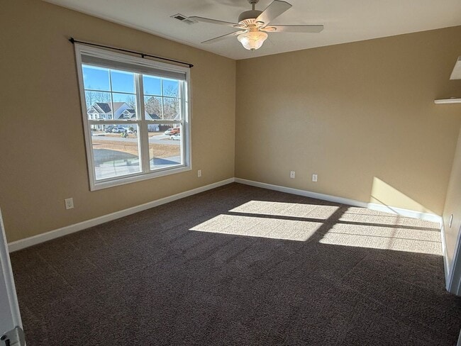 Building Photo - Beautiful 4 bedroom, 3.5 house