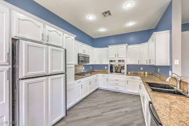 Building Photo - 10575 Regal Stallion Ave