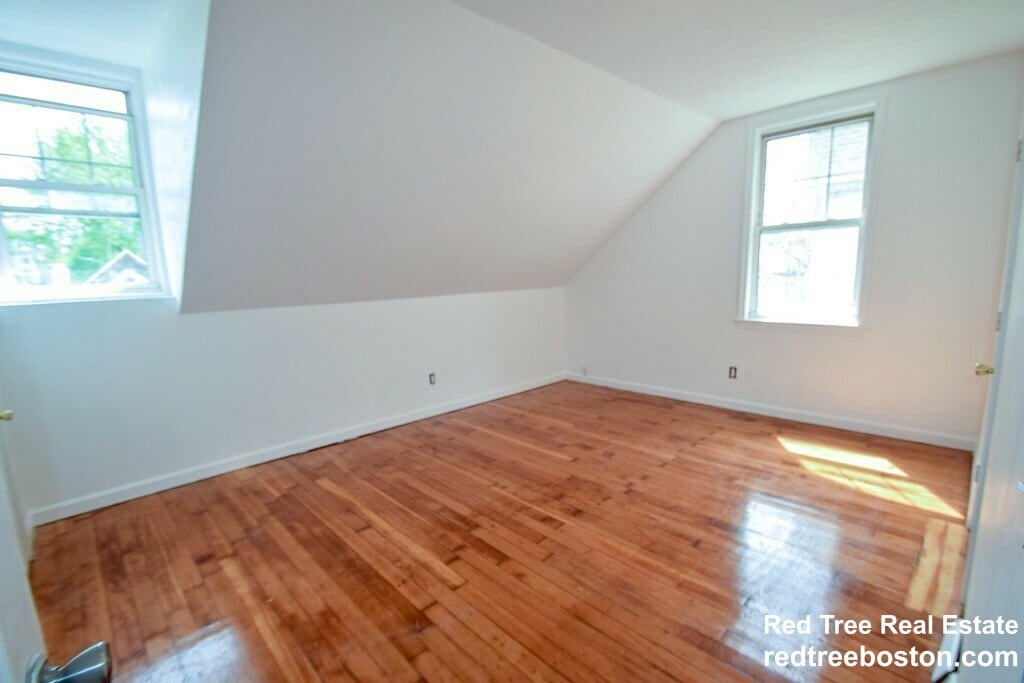 Building Photo - 32 Cedar St