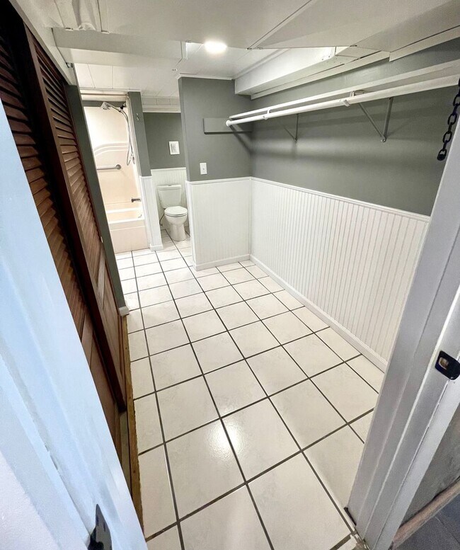 Building Photo - Very Unique 5 Bedroom Home on Large Lot