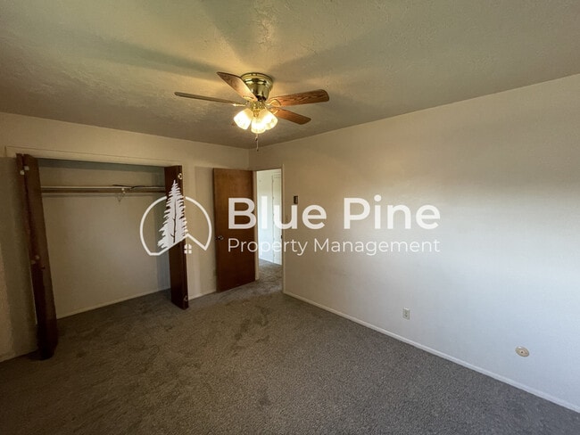 Building Photo - 1489 Mountain View Ln