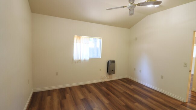 Building Photo - One bedroom house midtown Bend