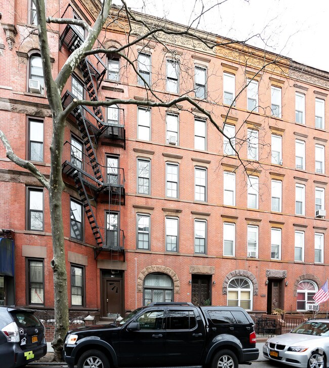 Building Photo - 532 Henry St