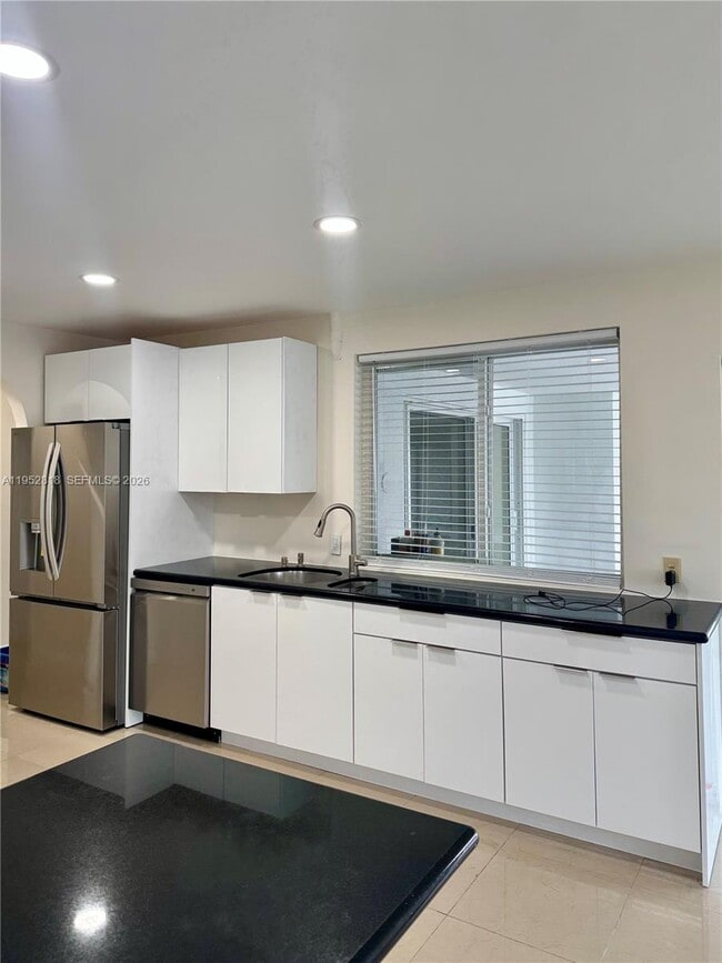 Building Photo - 16453 NE 33rd Ave