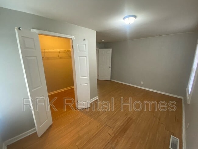 Building Photo - 912 S 17th St