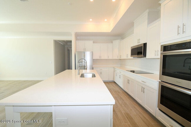 Building Photo - 657 Clearwater Ave