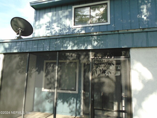Building Photo - 2967 Bayshore Dr E