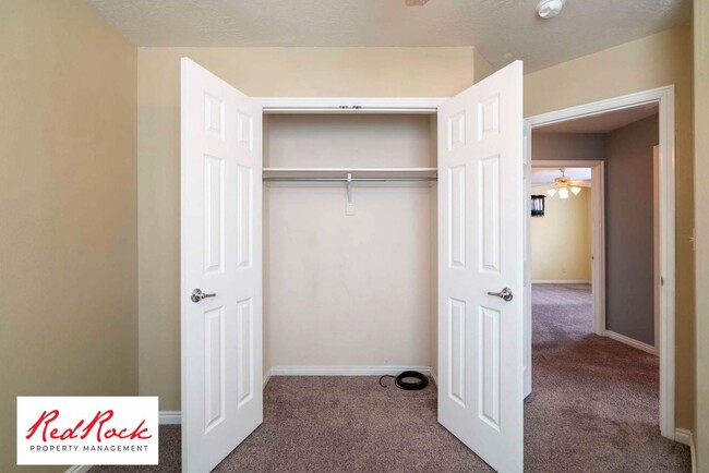 Building Photo - Dog Friendly - 3 Bedroom, 2 Bathroom Prope...