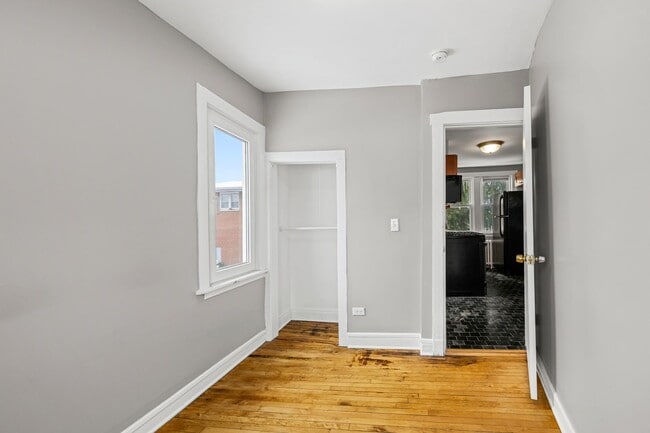 Building Photo - 233 Llewellyn Ave